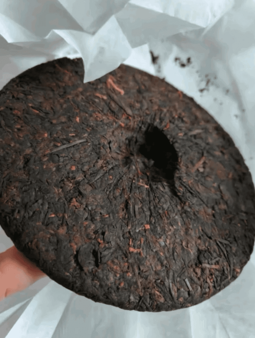 Pu-Erh Menghai 孟海 Man Nongshan 4551 Shu – „Qi Zhi Beeng Cha” 七子 饼茶